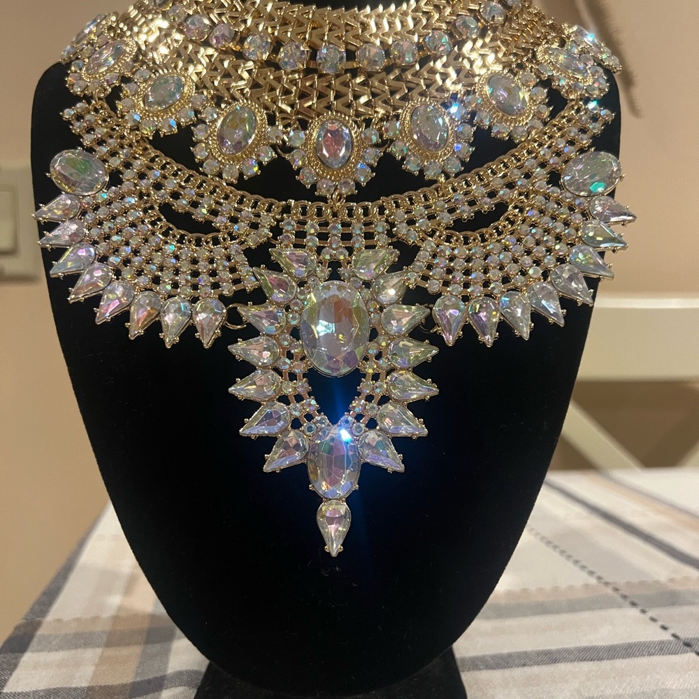 Elegant Statement Necklace